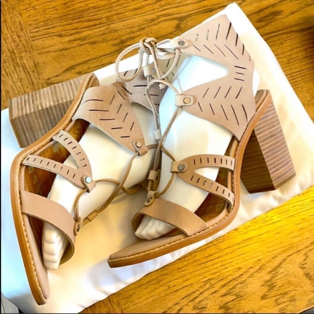 DOLCE VITA STRAPPY NUBUCK SANDALS.  NEW.